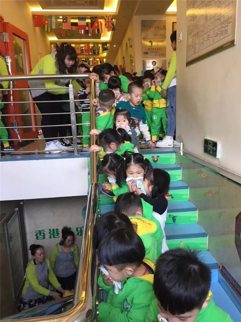 黑河香港艾乐幼儿园消防演练
